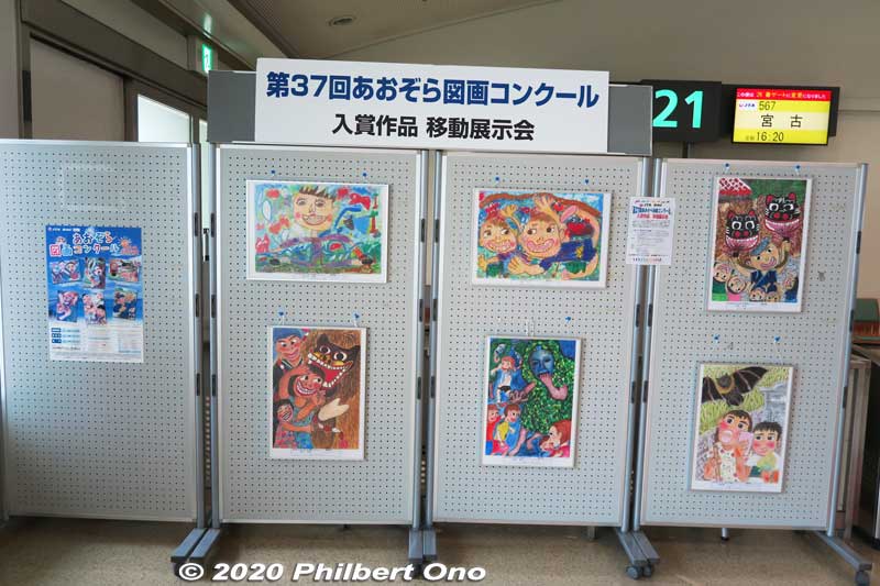 Exhibition space at Naha Airport departure gates.
Keywords: okinawa naha airport