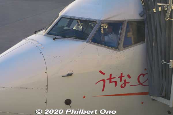 Even the pilots of our plane wore masks. Partially visible is the plane's slogan, "Uchina no Tsubasa" (Wings of Okinawa). ANA also serves the Okinawan islands.
Keywords: okinawa naha airport