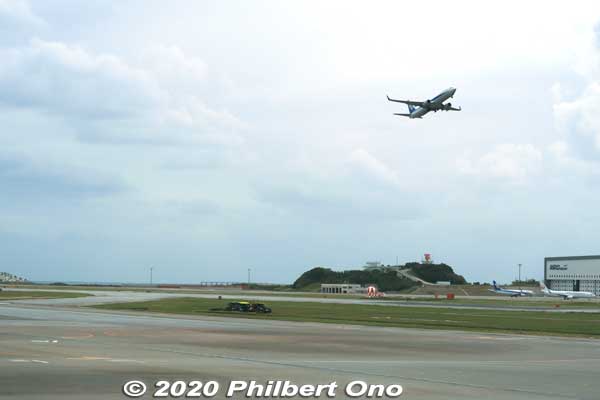 Keywords: okinawa naha airport boeing 737 plane