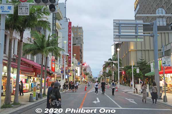 On Sundays, Kokusai-dori is closed to traffic.
Keywords: Okinawa Naha Kokusai-dori shopping road