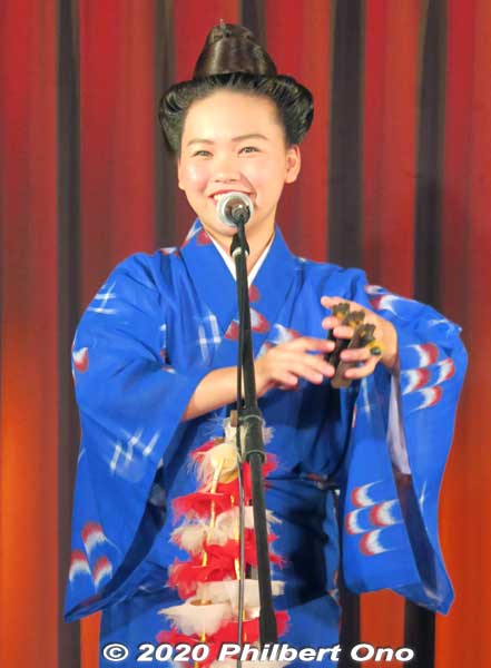 Okinawan instrument called the "sanba" (三板). It's three small pieces of wood strung together to make clacking sounds. 
Keywords: Okinawa Naha Kokusai-dori shopping road nenez nenes