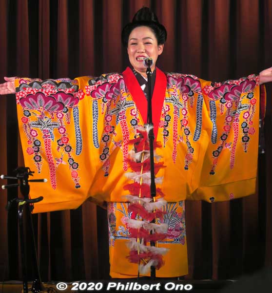 Uehara Nagisa (上原渚) is the oldest and current Nenes leader. Member since 2004.
Keywords: Okinawa Naha Kokusai-dori shopping road nenez nenes
