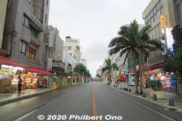 Pedestrain paradise on Kokusai-dori on Sunday.
Keywords: Okinawa Naha Kokusai-dori shopping road