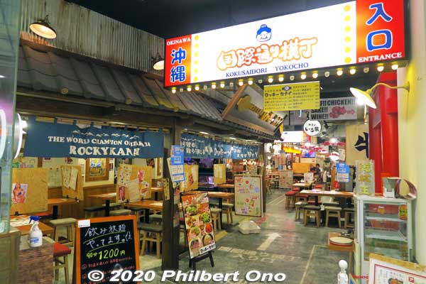 Noren-gai restaurant complex.
Keywords: Okinawa Naha Kokusai-dori shopping road
