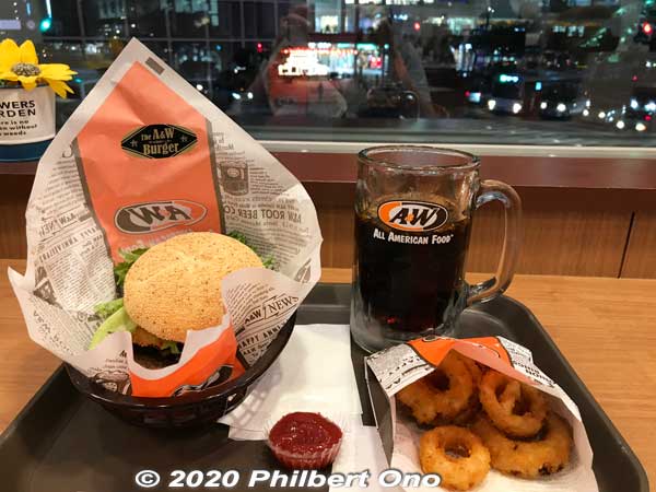 A&W restaurant (Kokusai-dori branch) is another Okinawa favorite from the US. Took only a few root beer sips to relish teenage memories. Too much sugar for me now.
Keywords: Okinawa Naha Kokusai-dori shopping road