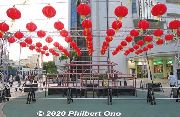 At Pallet Kumoji mall, there was this Shuri Castle illumination monument complemented by paper lanterns. (首里城うむいの燈(あかり)モニュメント)
Keywords: Okinawa Naha Kokusai-dori shopping road japansculpture