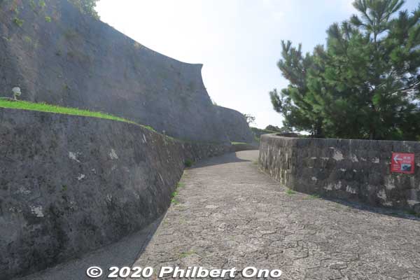 Way to Shuri Castle's main entrance.
Keywords: okinawa naha shuri shurijo castle gusuku