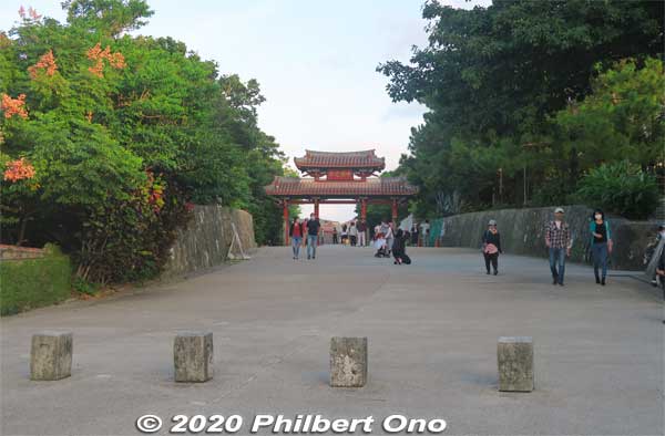 During World War II, the Japanese Army's HQ was in underground bunkers under Shuri Castle. One entrance was right near Shureimon Gate.
Keywords: okinawa naha shuri shurijo castle gusuku
