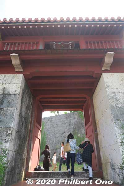 Going through Zuisenmon Gate. 瑞泉門
Keywords: okinawa naha shuri shurijo castle gusuku