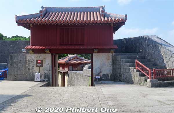 Back of Roukokumon Gate. The building is not open to the public. 漏刻門（ろうこくもん）
Keywords: okinawa naha shuri shurijo castle gusuku