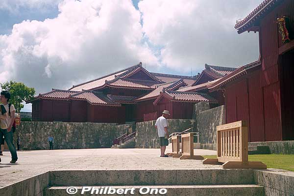 Outside Kofukumon Gate, rear view of the Hokuden Hall before the fire.
Keywords: okinawa naha shuri shurijo castle gusuku