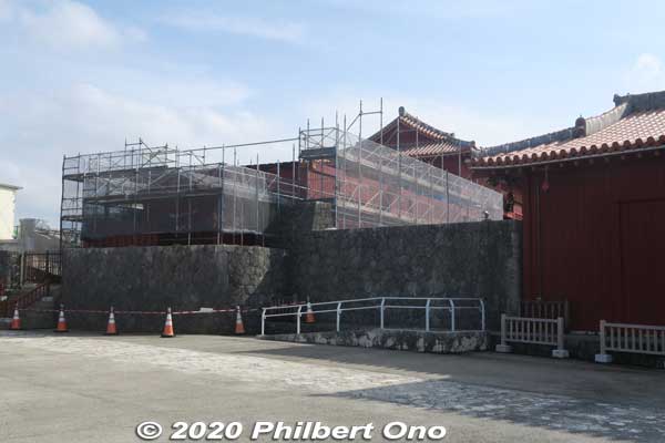 Part of Hoshinmon Gate being repaired after the fire.
Keywords: okinawa naha shuri shurijo castle gusuku