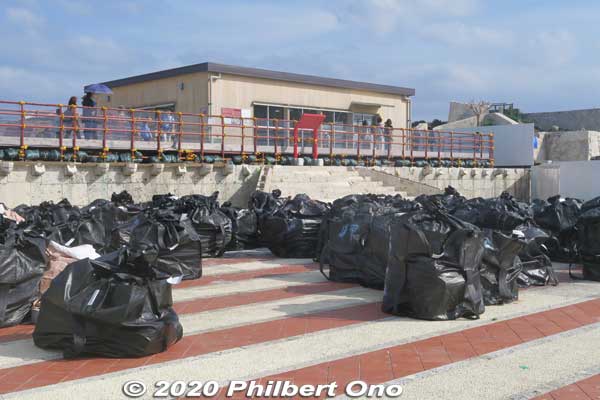 The building was only 27 years old. If you've never saw it, you missed out. The black bags contain red roof tiles salvaged from the fire.
Keywords: okinawa naha shuri shurijo castle gusuku