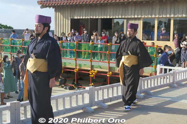 They first appeared in front of the Yohokoriden and posed for photos. Led by the King and Queen's attendants.
Keywords: okinawa naha shuri shurijo castle gusuku