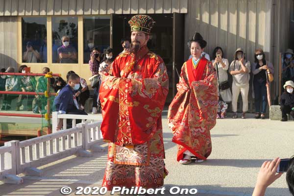 The main event is the Ryukyu Royal Procession (琉球王朝絵巻行列) with the Ryukyu King and Queen and their attendants parading on Kokusai-dori (Naha's main drag). However, the procession was canceled in 2020.
Keywords: okinawa naha shuri shurijo castle gusuku