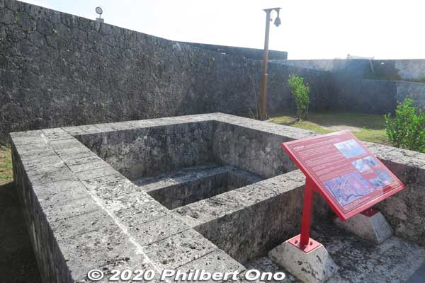 Well connected to an underground water reservoir.
Keywords: okinawa naha shuri shurijo castle gusuku