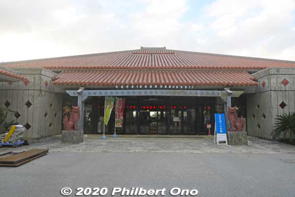 Suimuikan is another rest house for visitors. Basement has underground parking lots. 首里杜館
Keywords: okinawa naha shuri shurijo castle gusuku