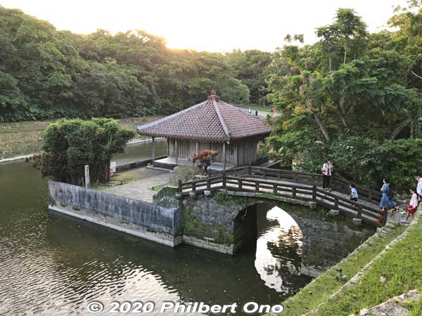 Tennyobashi Bridge to Benzaiten-do Hall. The railings have lotus engravings. 弁財天堂と円鑑池
Keywords: okinawa naha shuri shurijo castle gusuku