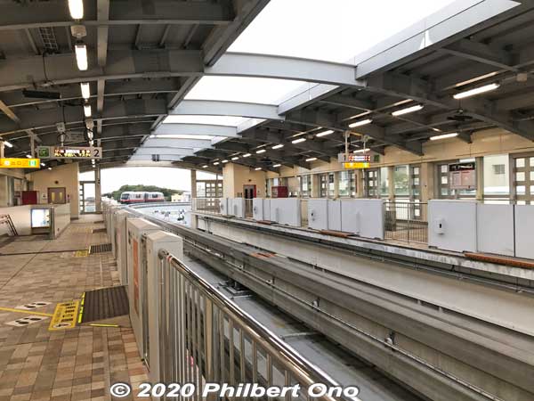 Shuri Station platform on the Yui Rail Line. Closest station to Shuri Castle. 首里駅
Keywords: okinawa naha shuri