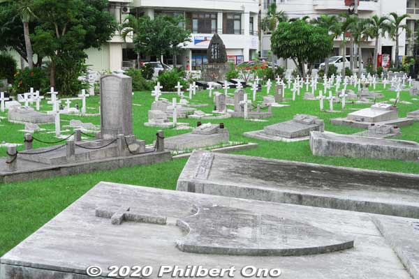 The Commodore Perry Landing Monument is also in the Tomari International Cemetery, seen here toward the left.
Keywords: okinawa naha foreigner cemetery