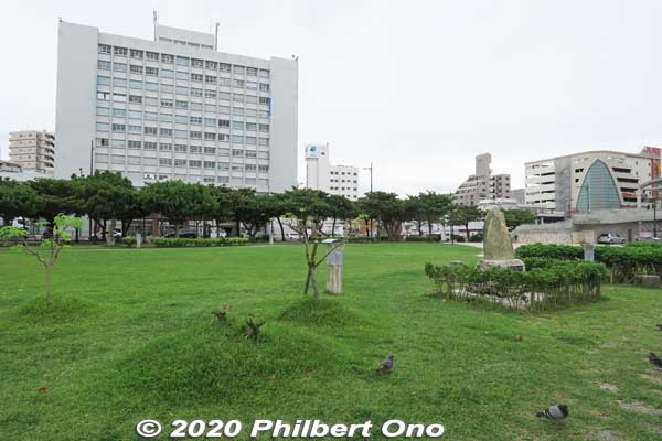 Tomarin Park next to Tomari Port. 泊緑地 
Keywords: okinawa naha