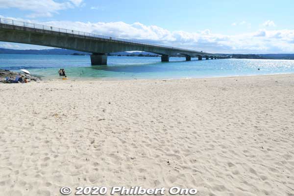 Kouri Island's best beach is Kouri Beach next to Kouri Bridge. There's a parking lot and snack bar and gift shop. Also shower faciilties. This was autumn, so too cold to swim. Beach is 300m long. 古宇利ビーチ
Keywords: okinawa nakajin-son kouri kori island