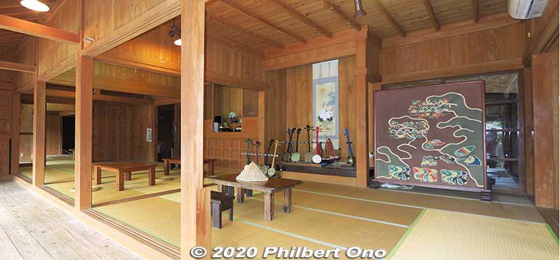 Inside Uezu Residence. Sanshin also displayed.
Keywords: okinawa nanjo world homes japanhouse