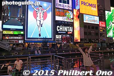 The Glico Man sign uses LED now. The tourists mimic the Glico Man's pose. The area is regularly patrolled by the police so it's less sleazy than before.
Keywords: osaka dotonbori
