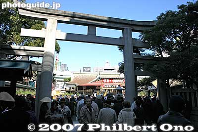 Torii and entrance to Imamiya Ebisu Shrine
Keywords: osaka naniwa-ku imamiya ebisu shrine festival