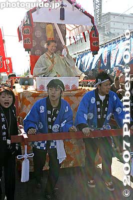 Cart for the Lucky Maiden
Keywords: osaka naniwa-ku imamiya ebisu shrine festival matsuri