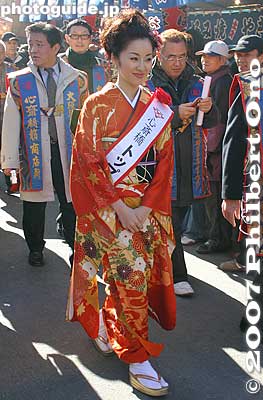 Another Shinsaibashi Top Lady
Keywords: osaka naniwa-ku imamiya ebisu shrine festival matsuri kimonobijin woman
