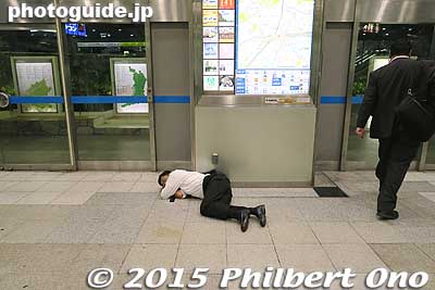 Drunken man inside Shin-Osaka Station.
Keywords: osaka