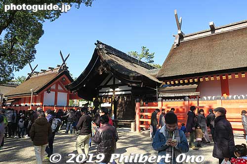 Hongu No. 4 shrine and Hongu No. 2 shrine.
Keywords: osaka Sumiyoshi Taisha jinja shrine new year oshogatsu hatsumode