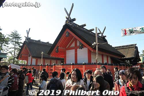 Rear view of Hongu No. 3 and No. 4 shrines. Sumiyoshi-zukuri architecture
Keywords: osaka Sumiyoshi Taisha jinja shrine new year oshogatsu hatsumode japanshrine