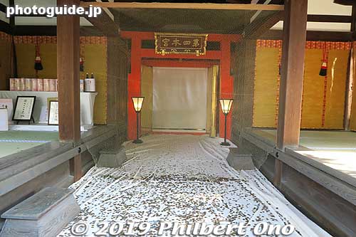 Hongu No. 4 shrine.
Keywords: osaka Sumiyoshi Taisha jinja shrine new year oshogatsu hatsumode