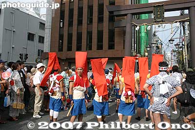 The Land Procession is one of the festival's two main events. It starts with a group of taiko drummers.
Keywords: osaka tenjin matsuri festival procession torii