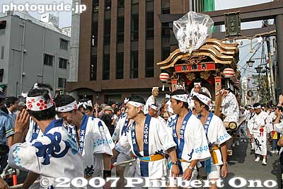 Danjiri float 地車
Keywords: osaka tenjin matsuri festival procession