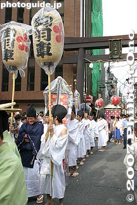御羽車
Keywords: osaka tenjin matsuri festival procession torii