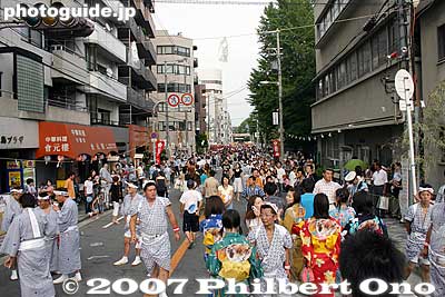 Crowd near Tenjin-bashi Bridge.
Keywords: osaka tenjin matsuri festival crowds