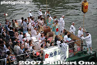 Keywords: osaka tenjin matsuri festival water funa-togyo procession boats river