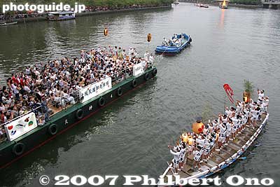 Keywords: osaka tenjin matsuri7 festival water funa-togyo procession boats river