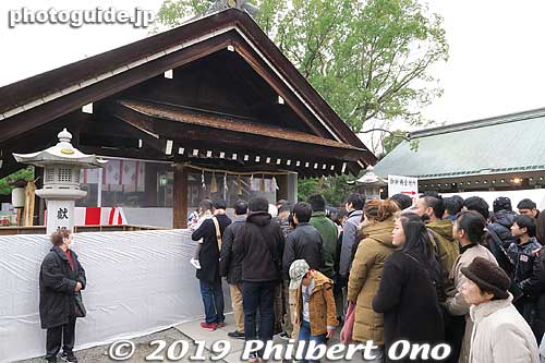 No wonder it took so long to get to the shrine. The praying area is quite narrow.
Keywords: osaka sakai Otori Taisha Jinja shrine new year hatsumode