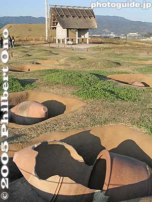 Burial mounds
A large clay pot served as the coffin.
Keywords: Saga Yoshinogari historical park