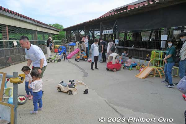 Kids' play area with donated tricycles, etc.
Keywords: Saitama Ageo Enomoto Dairy Farm