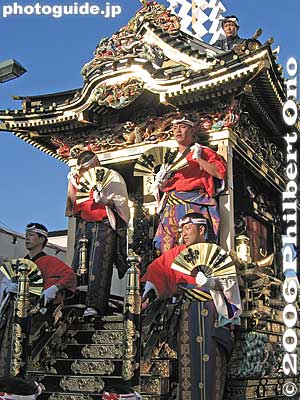 Ornate float is pulled along the streets toward Chichibu Shrine.
Keywords: saitama chichibu yomatsuri night festival float