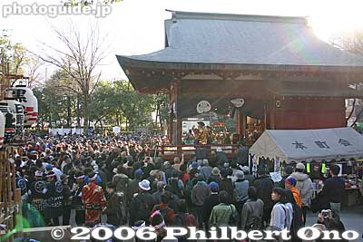 Stage performance at Chichibu Shrine
Keywords: saitama chichibu yomatsuri night festival float