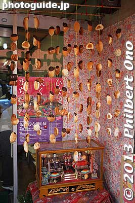A bakery in Hanno, Saitama displayed hina dolls flanked with hanging decorations made of bread. 
Keywords: saitama hanno hinamatsuri hina matsuri doll festival matsuri3