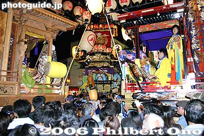 Musical battle between floats.
Keywords: saitama kawagoe matsuri10 festival float