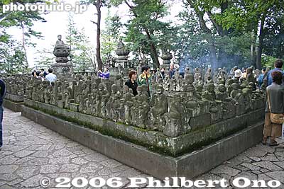 Over 500 stone statues of Rakan Buddhist disciples
Keywords: saitama kawagoe kitain temple tendai Buddhist
