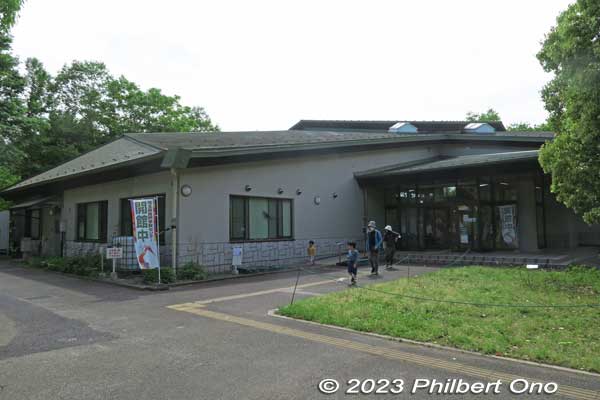 Saitama Nature Study Center is a visitor's center with park staff, park maps, a small library, nature exhibits, meeting rooms, and park offices. Open 9:00 a.m. -5:00 p.m. (Till 7:30 pm on weekends and national holidays.) Guided tours start inside.
Keywords: Saitama Kitamoto Nature Observation Park